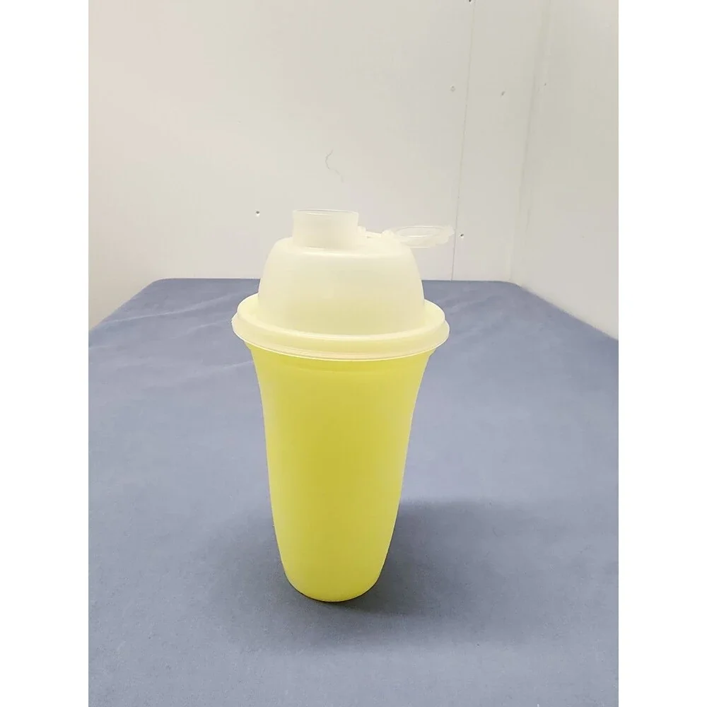 Vintage Tupperware Quick Shake Yellow Blender Bottle 3 Piece 16 Oz.